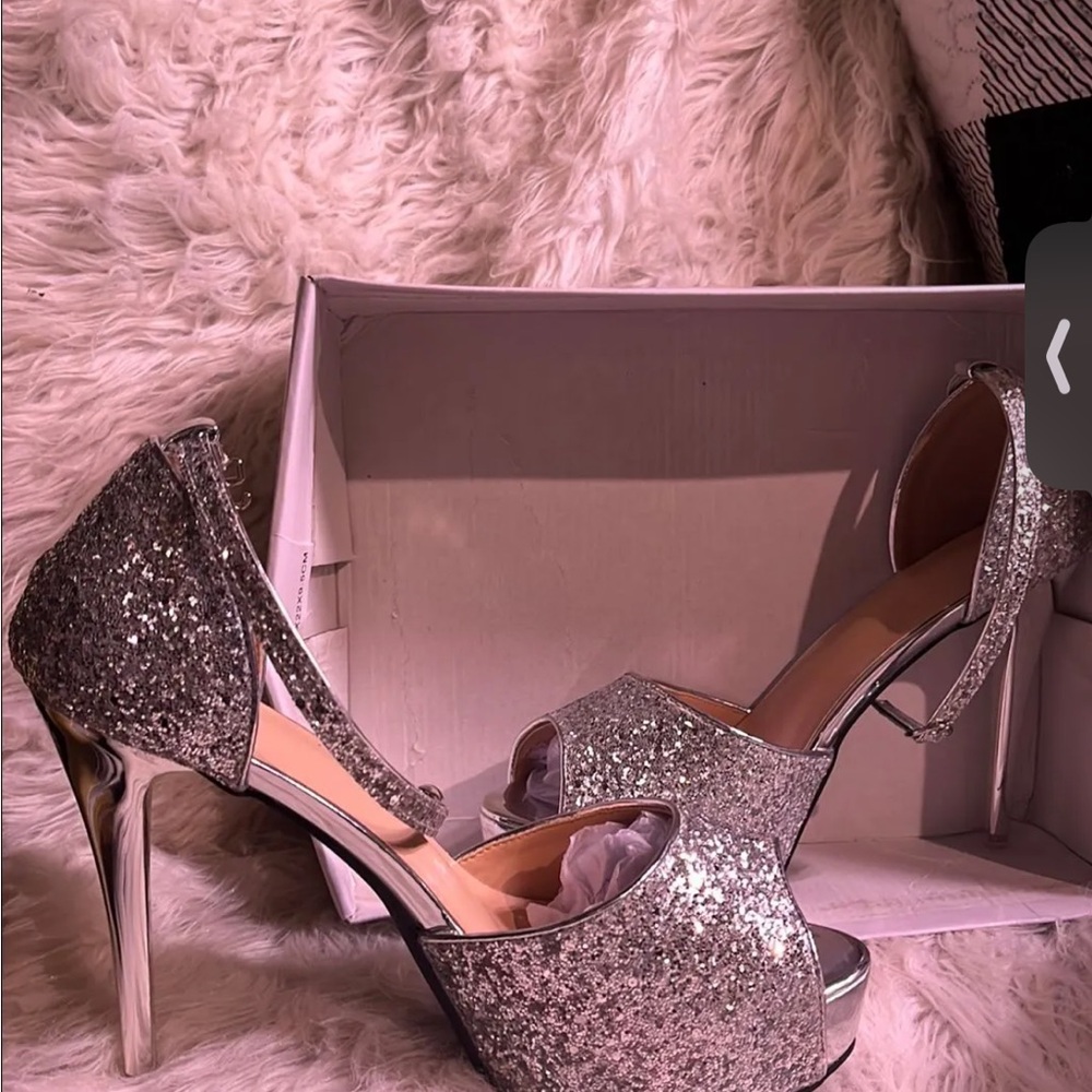 Silver Glitter High Heels, super sparkly, Size 9.5, excellent condition, NO BOX!